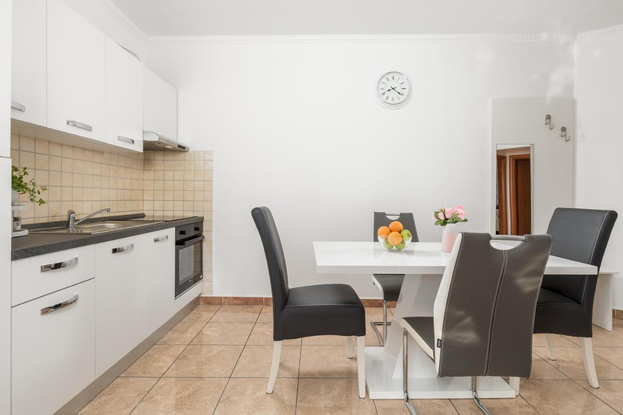 Summer Breeze Apartment With A Pool Опатия Екстериор снимка